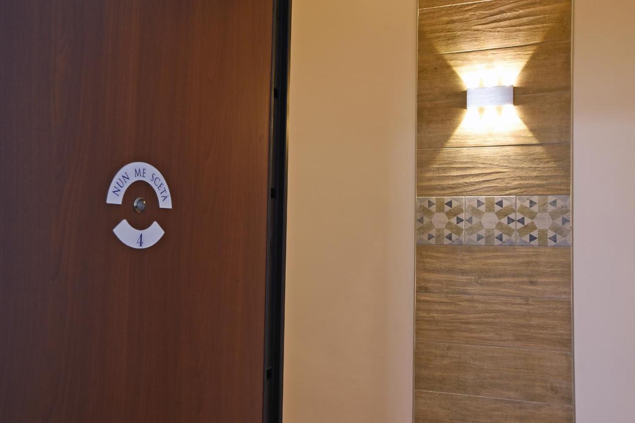 Bed and Breakfast La Dimora Luca Giordano Neapel Exterior foto